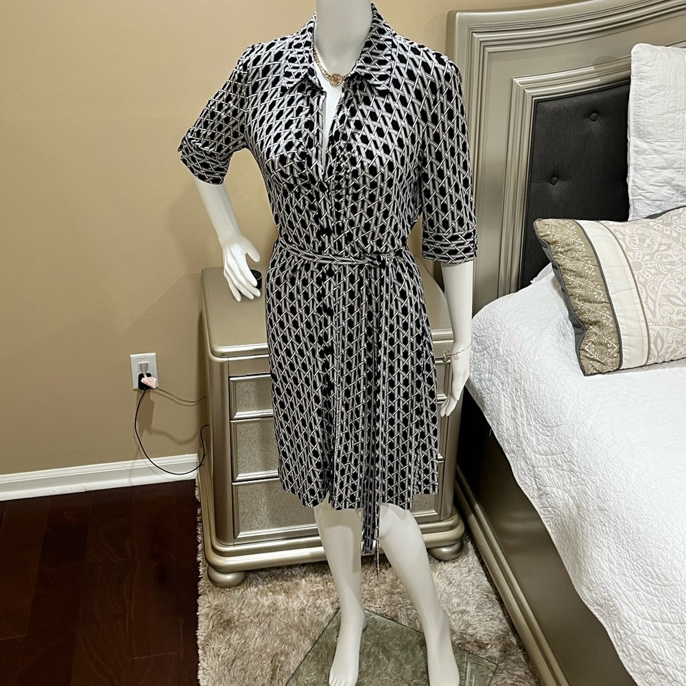 🔥🔥 Classy Laundry Button Down Dress with a sash